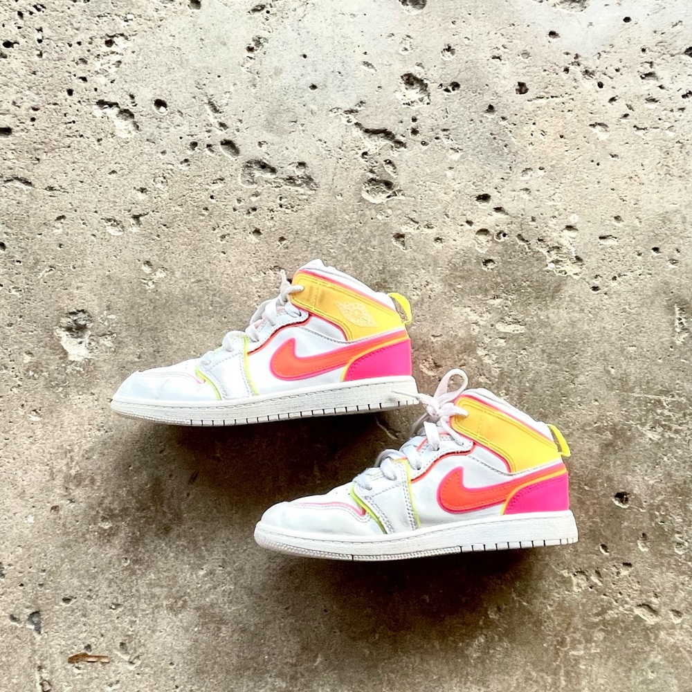 Little Girls Jordan 1 Mid